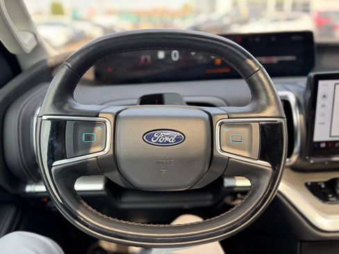 Used 2025 Ford Expedition Platinum AWD/4WD image 34