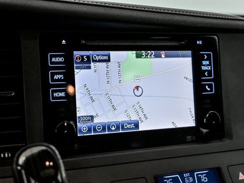 Used 2015 Toyota Sienna XLE Premium image 21