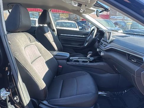 Used 2023 Nissan Altima 2.5 SV image 16