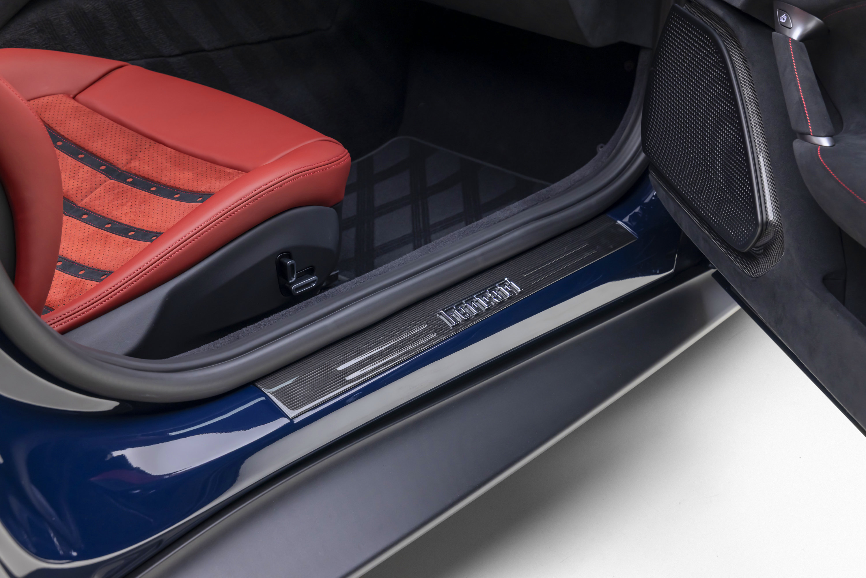 Certified 2024 Ferrari Roma Spider RWD image 62