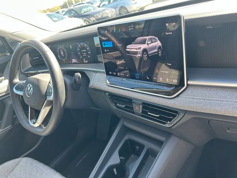 Used 2025 Volkswagen Tiguan S image 27