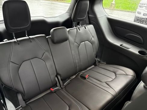 New 2026 Chrysler Pacifica Select image 23