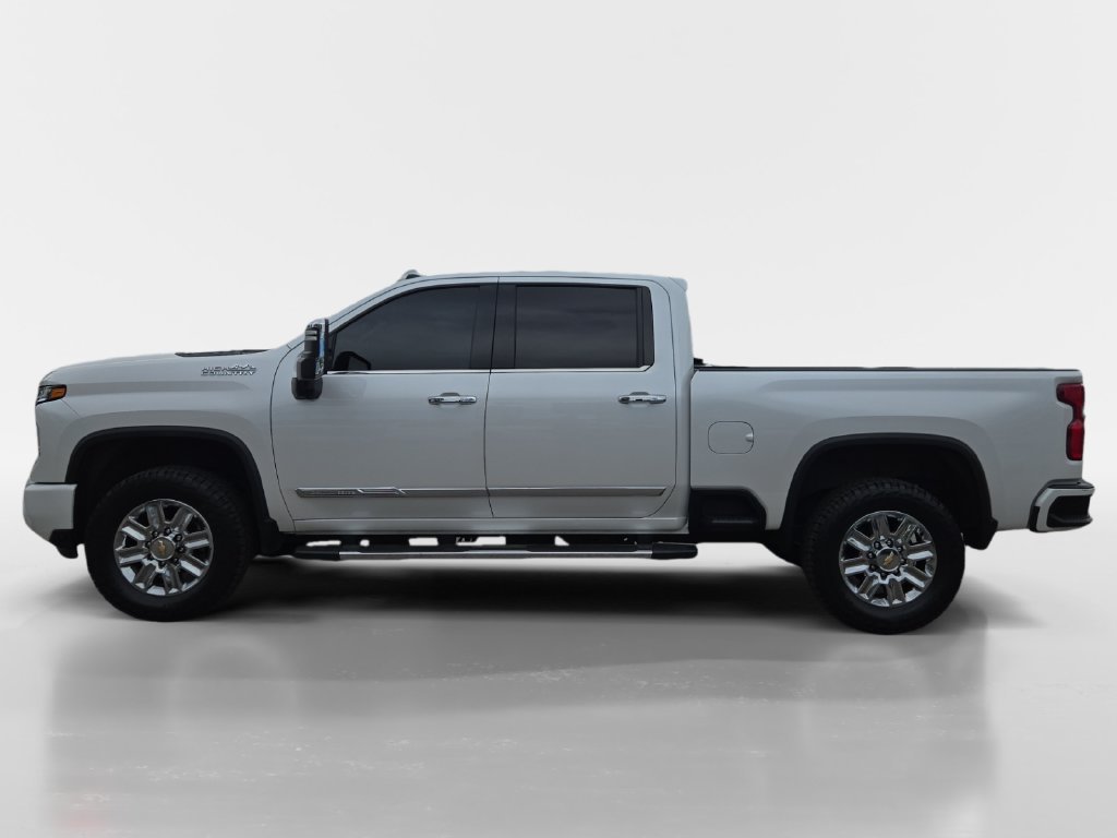 Used 2024 Chevrolet Silverado 2500 High Country w/ High Country Premium Package AWD/4WD image 2