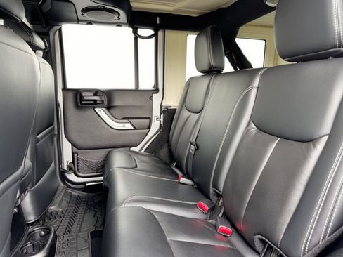 Used 2014 Jeep Wrangler Unlimited Sahara w/ Mopar Chrome Edition Group AWD/4WD image 27