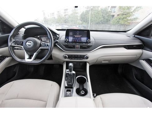 Used 2022 Nissan Altima 2.5 SV w/ SV Premium Package FWD image 10