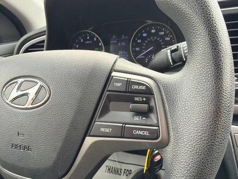 Used 2018 Hyundai Elantra SE FWD image 24