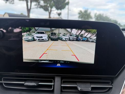 Used 2025 Chevrolet Trax LT FWD image 21