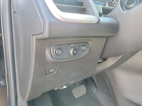 Used 2024 GMC Terrain SLT AWD/4WD image 25