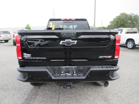 Used 2025 Chevrolet Silverado 2500 ZR2 w/ Technology Package AWD/4WD image 6
