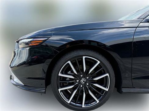 Used 2023 Honda Accord Touring image 4