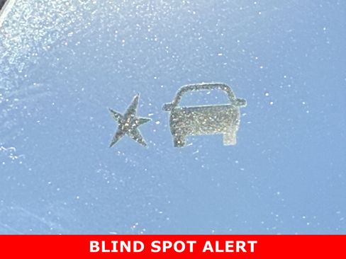 Used 2022 Chevrolet Equinox LT image 24