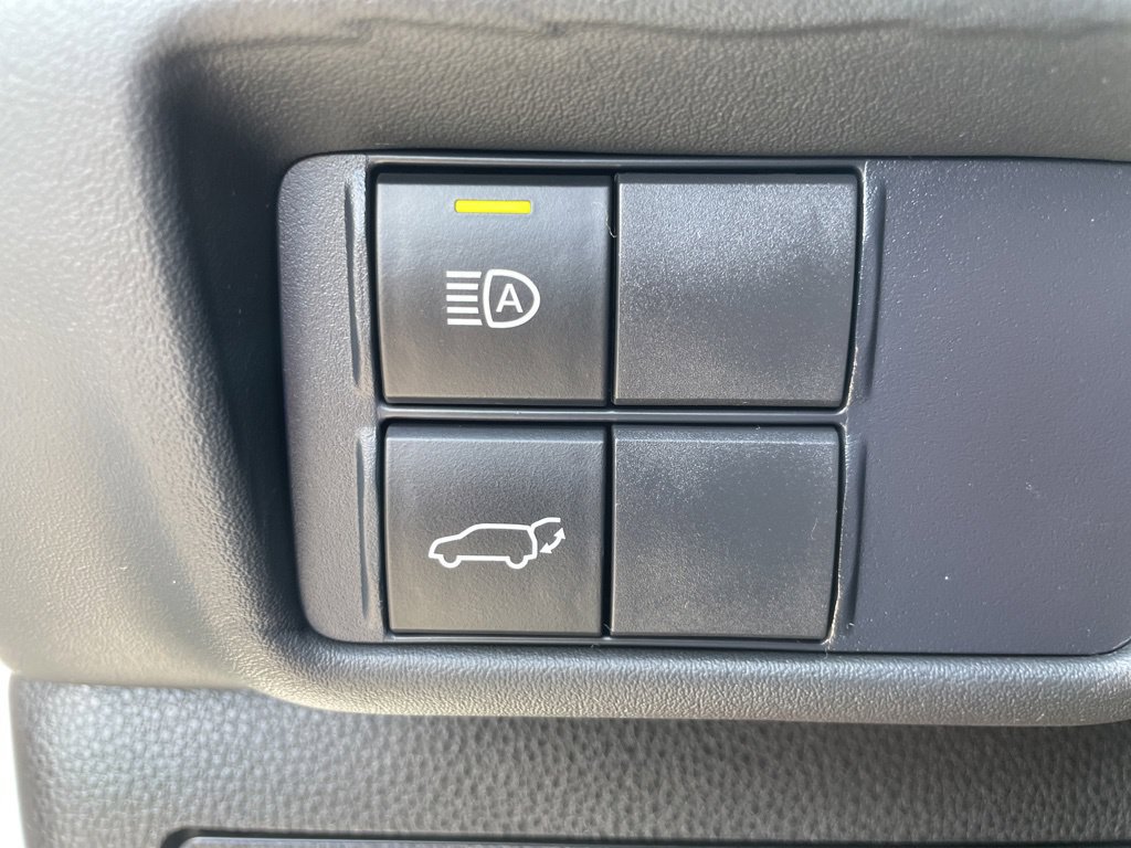 Used 2021 Toyota Highlander XLE AWD/4WD image 28