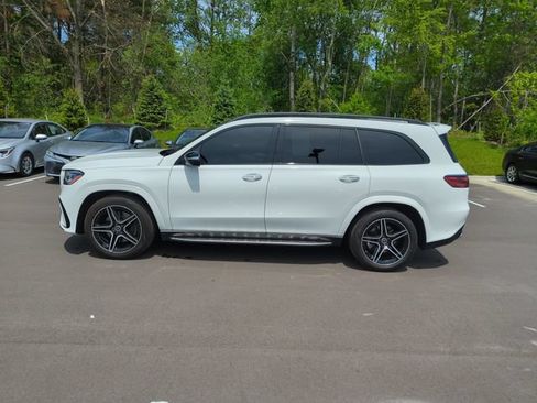 Used 2024 Mercedes-Benz GLS 450 4MATIC image 2