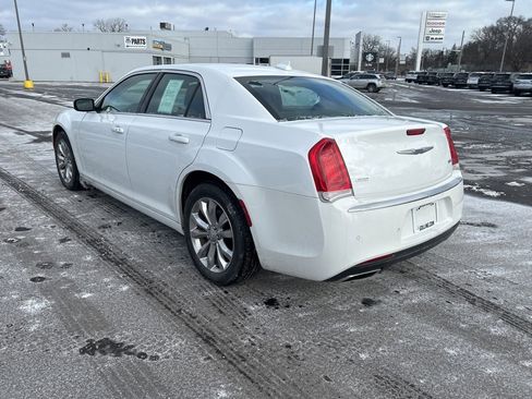Used 2021 Chrysler 300 Touring L image 7