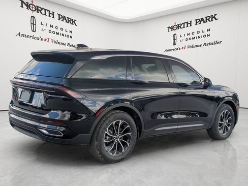 New 2026 Lincoln Nautilus Premier AWD/4WD image 5