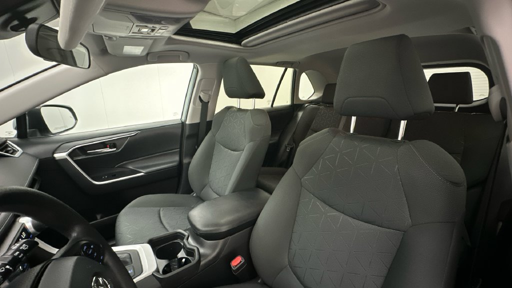Certified 2021 Toyota RAV4 XLE w/ Convenience Package AWD/4WD image 9