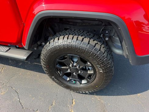 Used 2021 Jeep Gladiator Sport AWD/4WD image 6