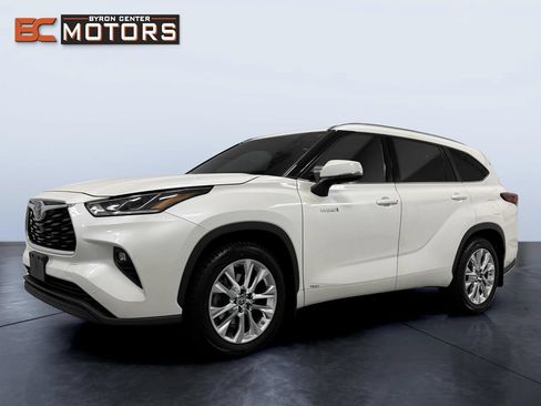 Used 2021 Toyota Highlander Limited AWD/4WD image 2