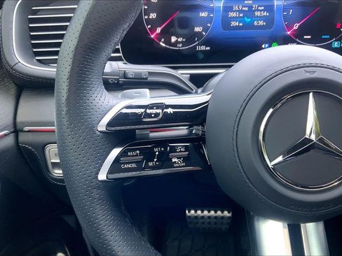 Used 2025 Mercedes-Benz GLS 580 4MATIC image 19