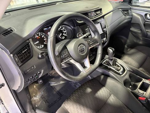 Used 2020 Nissan Rogue SV image 33
