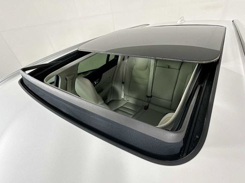 Used 2025 Volvo V60 B5 Cross Country Plus w/ Protection Package Premier image 20