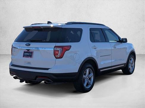 Used 2018 Ford Explorer XLT image 5
