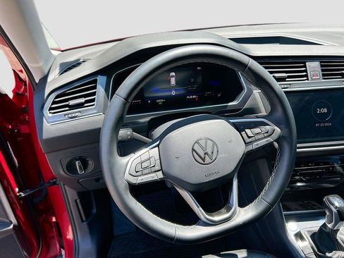 Used 2023 Volkswagen Tiguan SE w/ Panoramic Sunroof Package FWD image 26