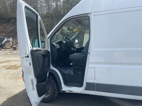 Used 2017 RAM ProMaster 2500 w/ Mopar Trailer Tow Group image 4