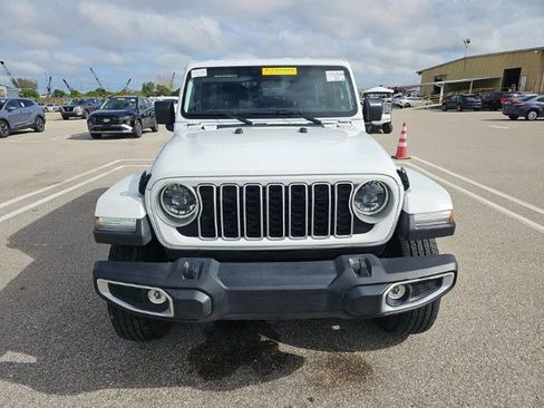 Used 2025 Jeep Wrangler Sahara image 2