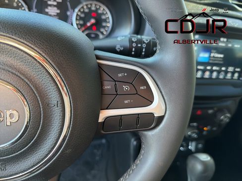 Used 2018 Jeep Renegade Latitude w/ Popular Equipment Group image 42