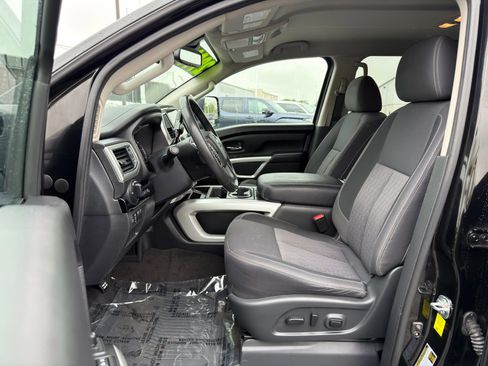 Used 2021 Nissan Titan SV w/ SV Convenience Package AWD/4WD image 12