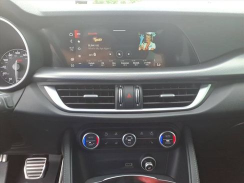 Used 2020 Alfa Romeo Stelvio Ti Sport w/ Quick Order Package 22S Sport AWD/4WD image 23