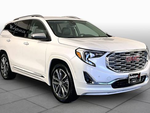 Used 2020 GMC Terrain Denali w/ Denali Premium Package FWD image 3