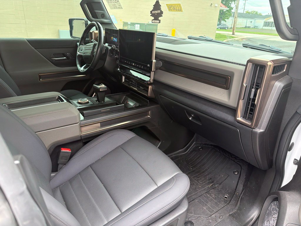 Used 2025 GMC Hummer EV 2X w/ LPO, Dark Essentials Package AWD/4WD image 8