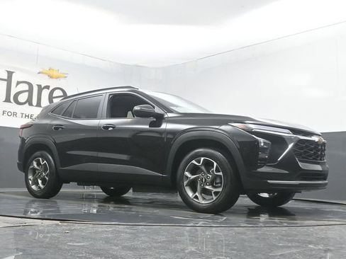 New 2026 Chevrolet Trax LT w/ Sunroof Package image 2