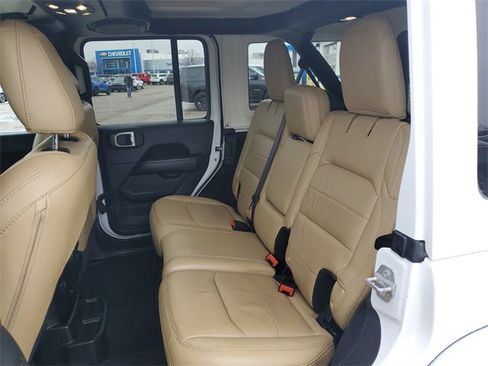 Used 2019 Jeep Wrangler Unlimited Sahara image 24