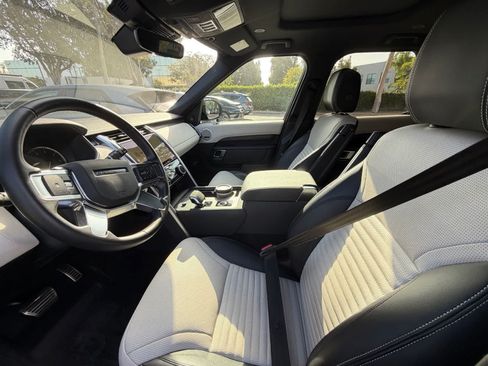 Used 2023 Land Rover Discovery S R-Dynamic AWD/4WD image 4