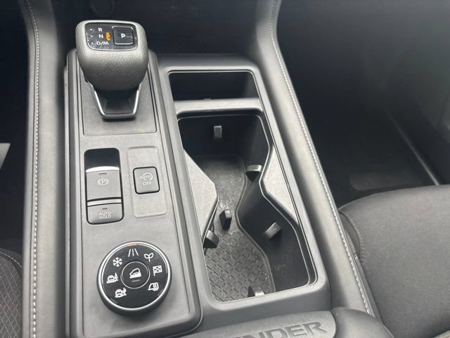 Used 2024 Nissan Pathfinder S AWD/4WD image 13