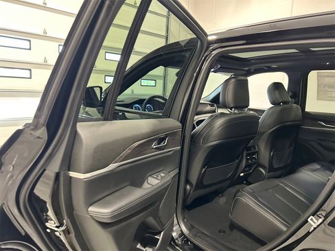 New 2025 Jeep Grand Cherokee Limited w/ Black Appearance Package image 31