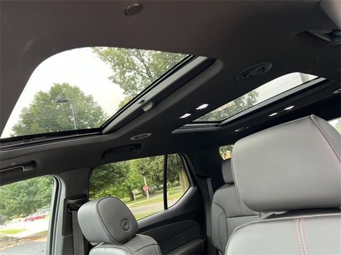 Used 2023 Chevrolet Traverse RS image 11