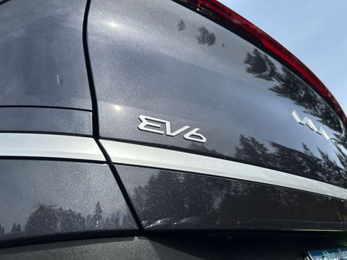 Used 2025 Kia EV6 Light AWD/4WD image 32