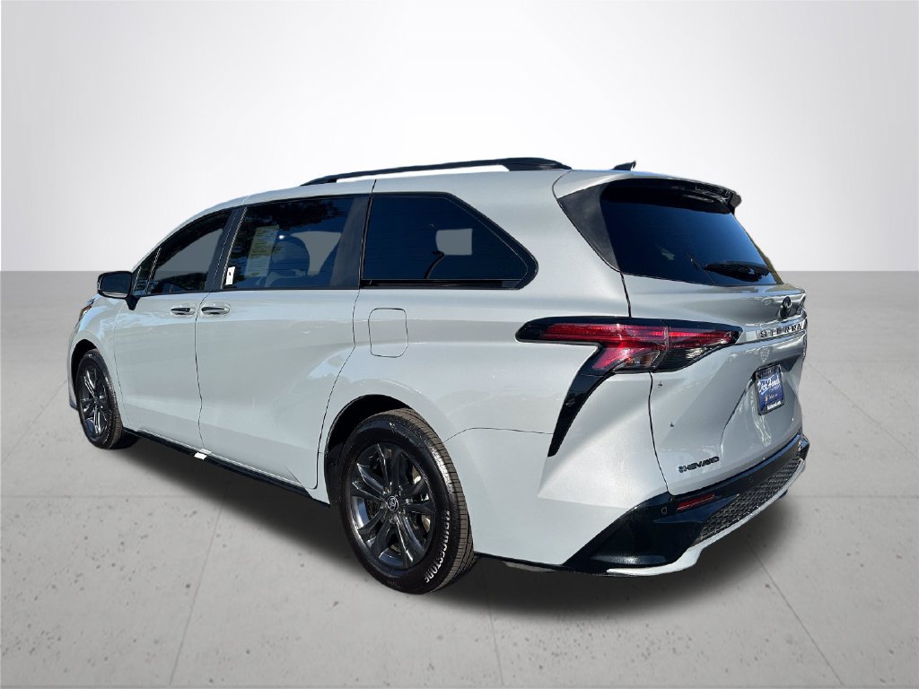 Used 2026 Toyota Sienna XSE AWD/4WD image 9