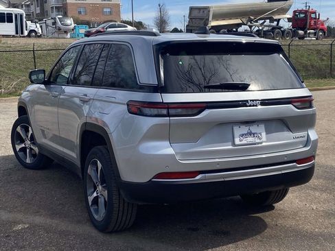 New 2026 Jeep Grand Cherokee Limited w/ Luxury Tech Group II RWD image 4