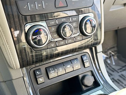 Used 2014 Chevrolet Traverse LT image 11