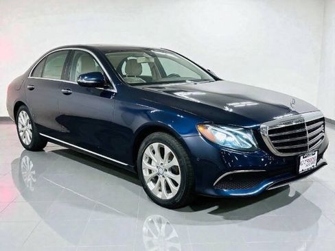 Used 2017 Mercedes-Benz E 300 4MATIC image 2