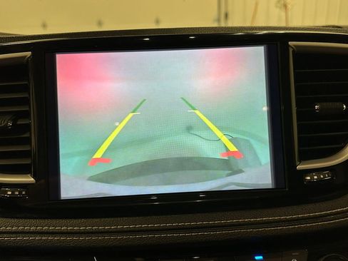 Used 2022 Chrysler Pacifica Touring-L FWD image 38