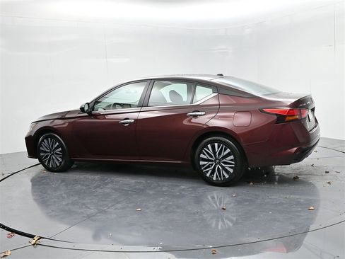 Used 2024 Nissan Altima 2.5 SV image 5