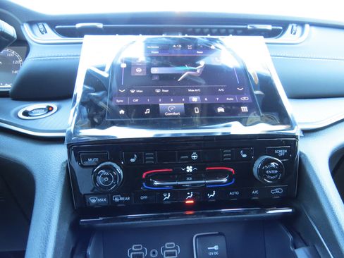 New 2025 Jeep Grand Cherokee L Laredo w/ Luxury Tech Group I image 27