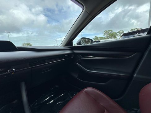 Used 2024 MAZDA MAZDA3 s image 29