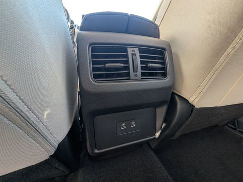 Used 2025 Nissan Rogue SV image 37